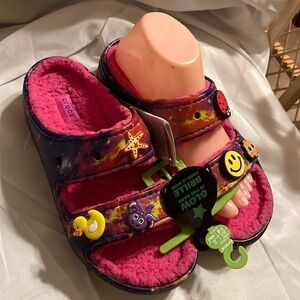 Crocs Ton English Area 54 Cozzy Multy Color Sandals  M5 W7
